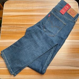 Levi’s Slimming Slim Jeans